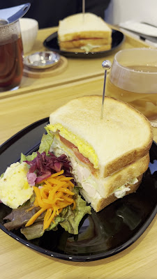 on the Toast 사진 2