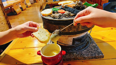 七輪炭火溶岩焼 地鶏食堂じん. 日赤通り 사진 3