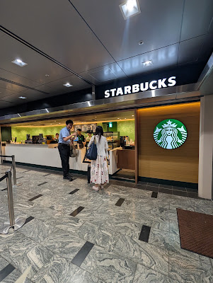 Starbucks Coffee - Inside Hakata Shinkansen Ticket Gates 사진 2